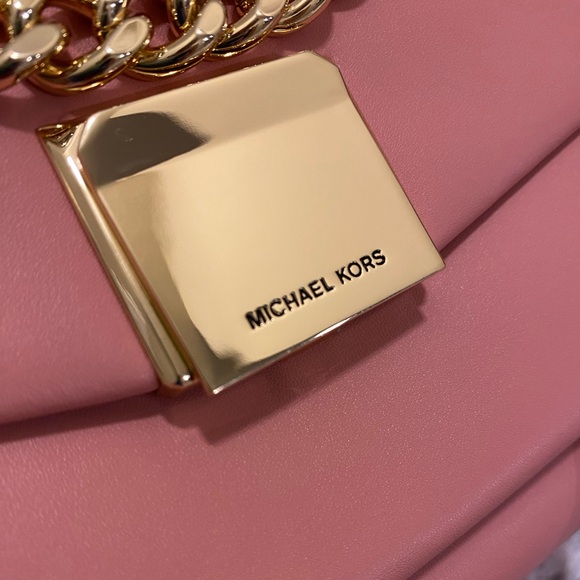 Michael Kors cross body purse in beautiful pink color with gold accents - Picture 3 of 13